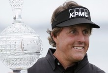 Mickelson_pebble12_trophy_610